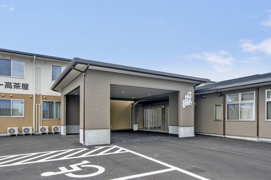 清潔で広々とした施設外観