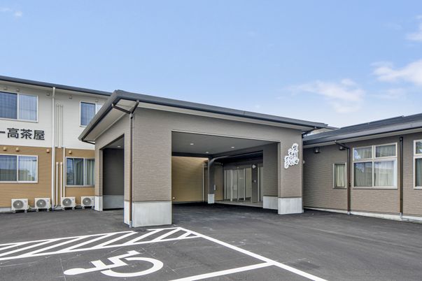 清潔で広々とした施設外観
