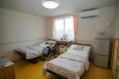 明るい個室の居室