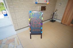 エントランスのウェルカムボード