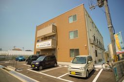 きれいな外観の建物