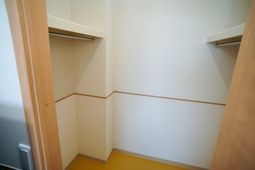 清潔なクローゼット