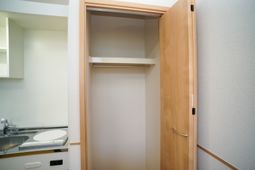 整然としたクローゼット空間