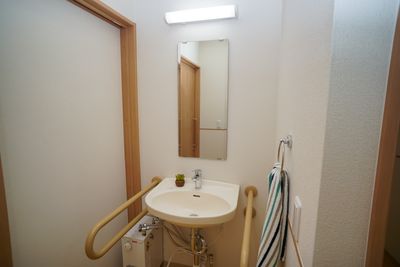 洗面台と安全手すり