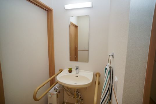 洗面台と安全手すり
