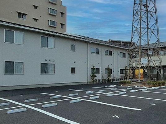 駐車場付き外観  