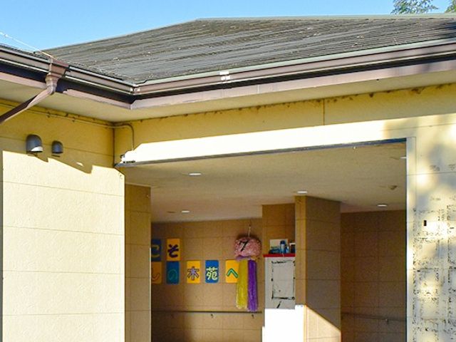 明るさを感じるエントランス エントランス 日の光が差し込む明るいエントランスです。多目的に使えるスペースがあります。