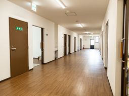 広々とした清潔な廊下