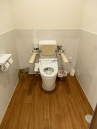 ゆとりある清潔なトイレ