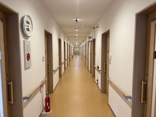 落ち着いた雰囲気の廊下