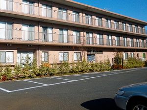 三階建ての外観  