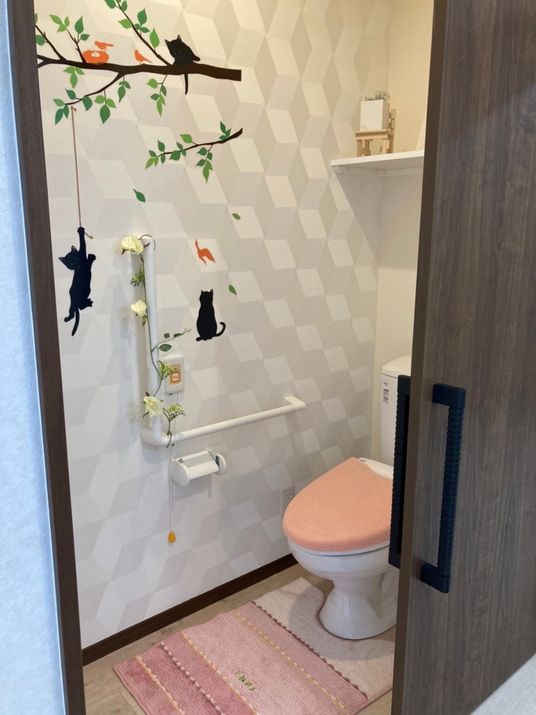 トイレの明るい装飾
