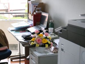 作業机のある休憩室  