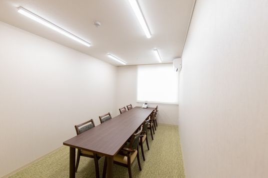 シンプルな会議室