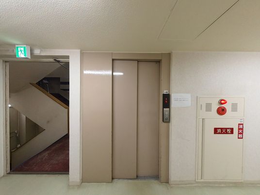 広々としたエレベーターホール