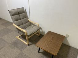 落ち着いた色合いの居室