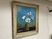壁掛けの絵画の様子