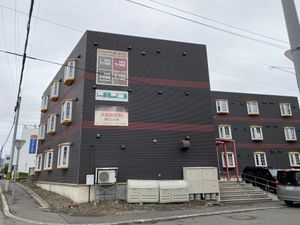 モダンな外観の建物