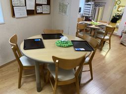 共有ダイニングテーブル