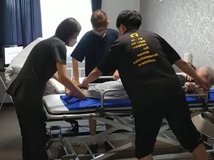 体位変換を行っている部屋