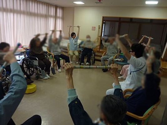 エクササイズ中の機能訓練室