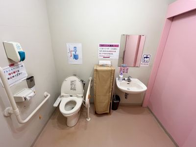 バリアフリー設計のトイレ