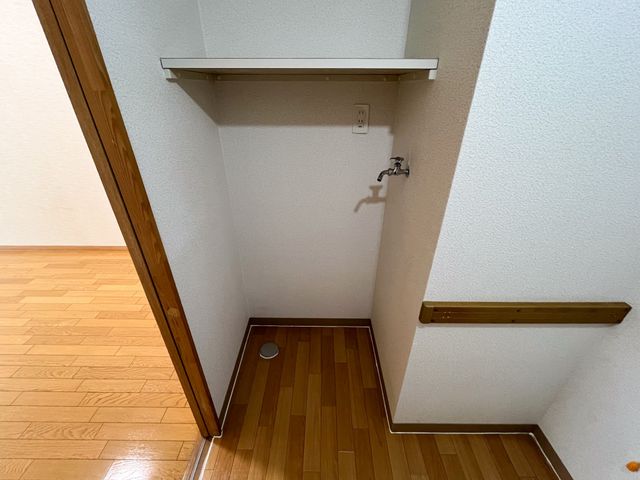 安心の居室空間 居室 手すりと床のコントラストが安全を考慮した居室です。ゆとりのある動線で日々の生活が快適に。