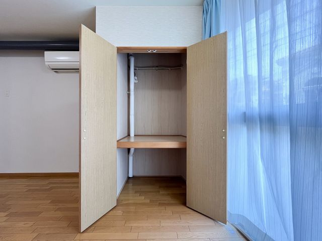 広々としたクローゼット クローゼット ゆとりある収納空間。お持ちの品々を整理整頓しながら快適にお過ごしいただけます。