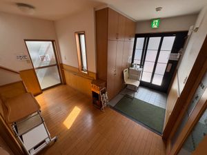 明るい玄関ホール  