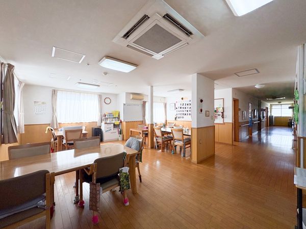 明るい食堂の空間  