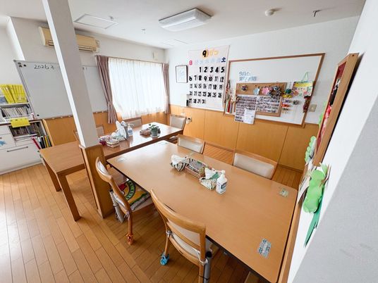 明るい食堂の空間  