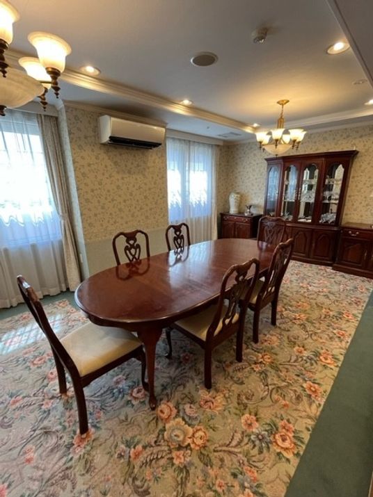 清潔感ある食堂風景
