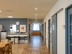 奥行きのある廊下