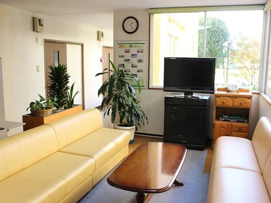 明るいくつろぎのラウンジ  