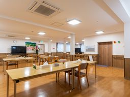 広々とした食堂空間
