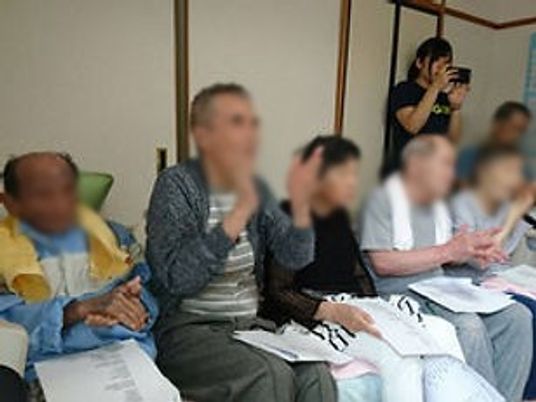 楽しむ様子の居室