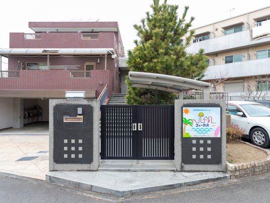 施設の入り口