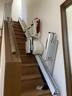 階段昇降椅子の廊下