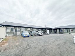 ゆったり駐車可能な外観