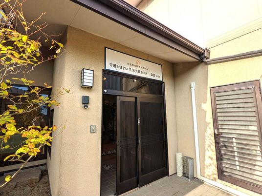 入口前の落ち着いた雰囲気