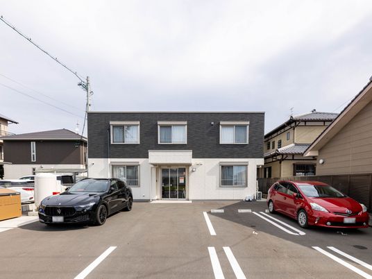 モダンな外観の建物