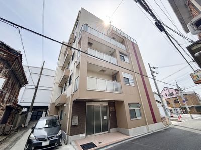 モダンな建物の外観