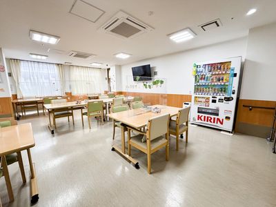 テレビ付きの食堂