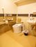 手すり付きのトイレ空間