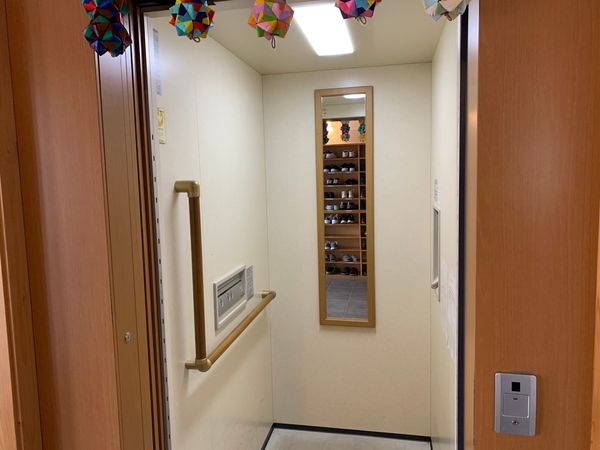 手すり付きの空間