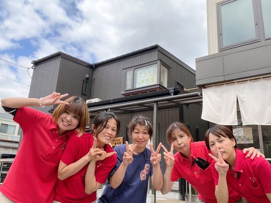 笑顔のスタッフイメージ
