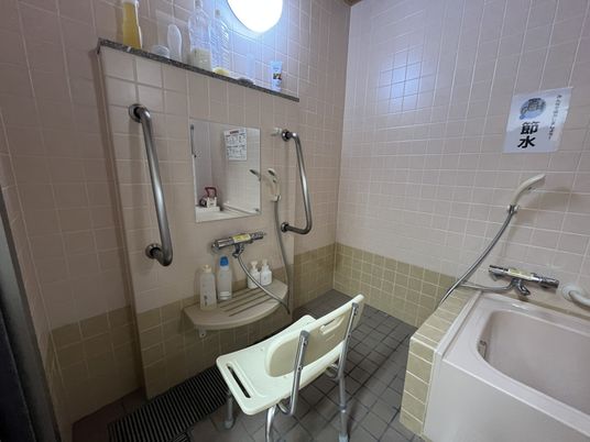 安全設備の整った浴室