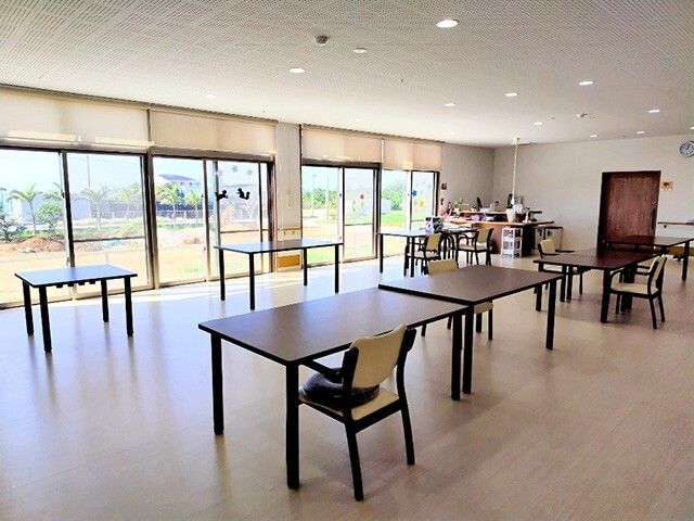 広々とした居心地の良い食堂