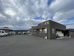 外観の広々とした施設