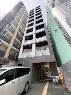 モダンな高層建物外観